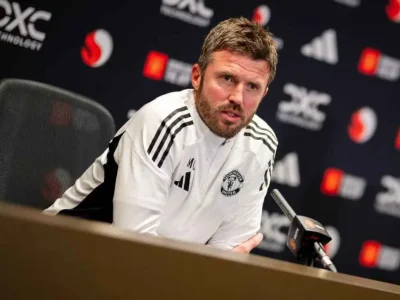 Carrick thừa nhận: Thử thách khủng khiếp đang chờ MU trên sân Emirates