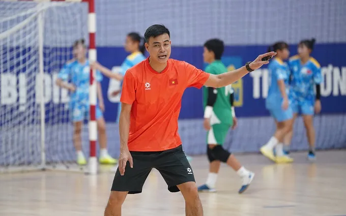 HLV Nguyễn Đình Hoàng. Ảnh: Nguyễn Khanh 