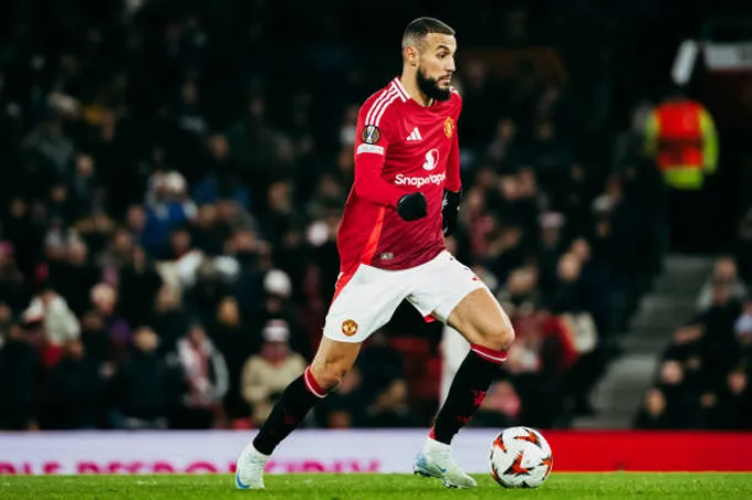  Mazraoui sẵn sàng ra sân