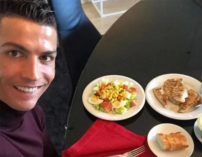 Bữa ăn rất... Ronaldo