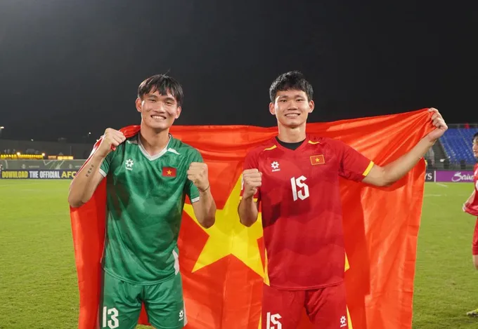 Đình Hải và Văn Hà cần nỗ lực hơn để tìm chỗ đứng ở CLB Hà Nội 