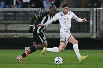 Metz vs Lille: Đại chiến trụ hạng, liệu Lille có 'nghiền nát' đối thủ ưa thích? 1