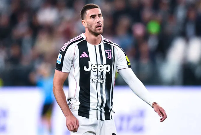 Vlahovic đang phải nghỉ thi đấu vì chấn thương