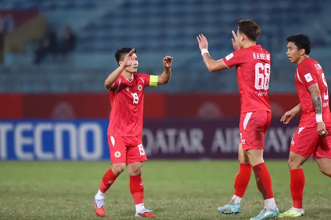 Niềm vui của Quang Hải khi ghi 2 bàn thắng cho CAHN. Ảnh: Minh Tuấn 