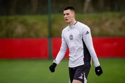 Chuyên gia gây sốc: Carrick nên để ‘bom tấn’ 74 triệu bảng của MU ngồi dự bị!